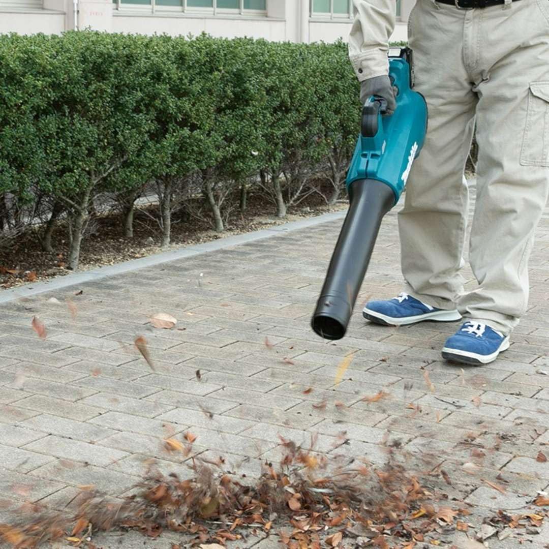 Makita DUB184RT 18V LXT Brushless Cordless Blower Kit – Includes 5.0Ah Battery & Charger