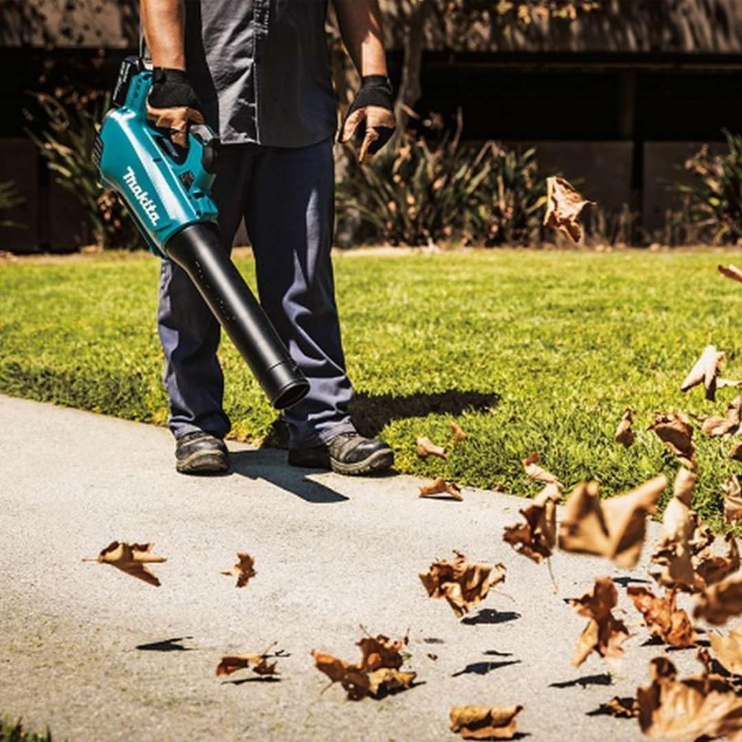 Makita DUB184RT 18V LXT Brushless Cordless Blower Kit – Includes 5.0Ah Battery & Charger