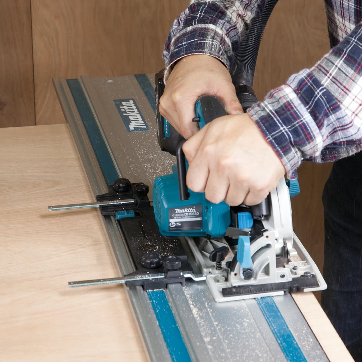 Makita DHS680Z 18V LXT Brushless Circular Saw 165mm – Tool Only (No Battery or Charger)
